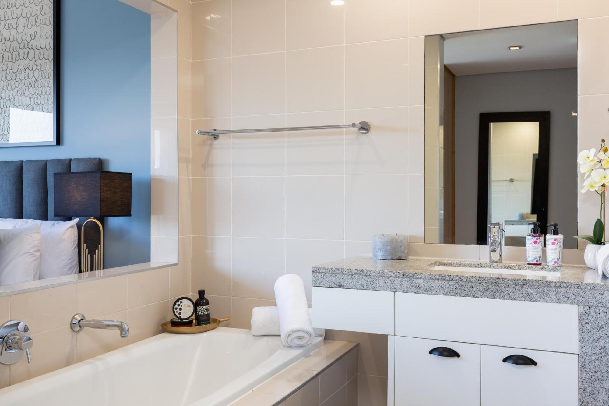 Harbour's Edge Walk To V & A Waterfront And Cticc Appartement *